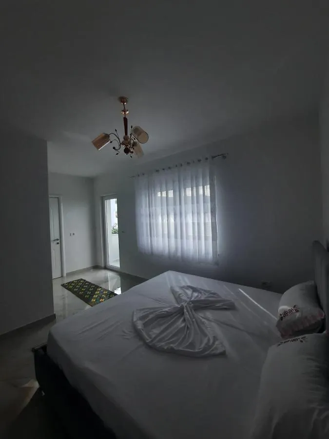 Visi'S Home Lin Albania