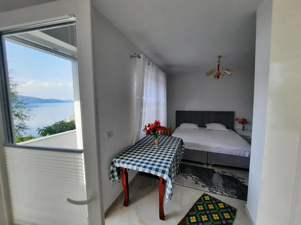 Visi'S Home Lin Albania
